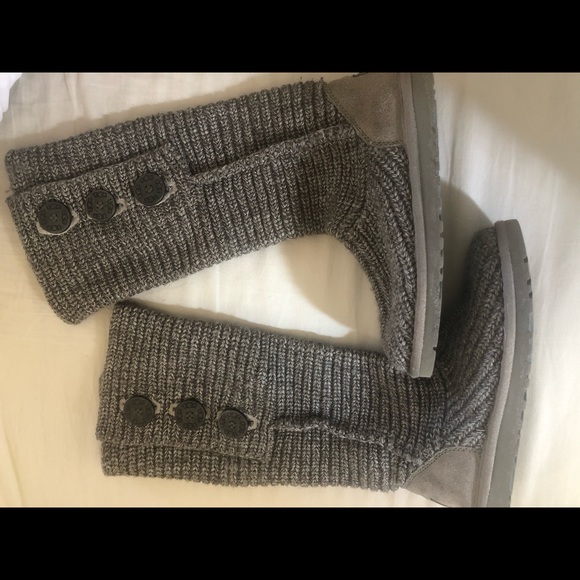 Women’s Ugg Knit Boot   —   Size 6 - Picture 2 of 7